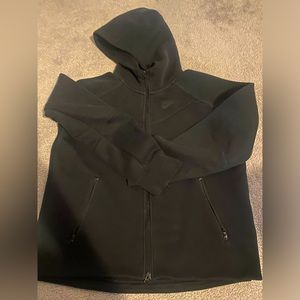 Black Nike tech fleece